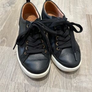 Vionic Black Winny Sneakers
